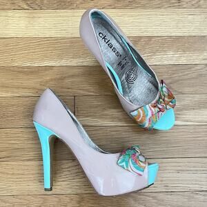 cklass Faux Patent Heels w/Bows - Size 6